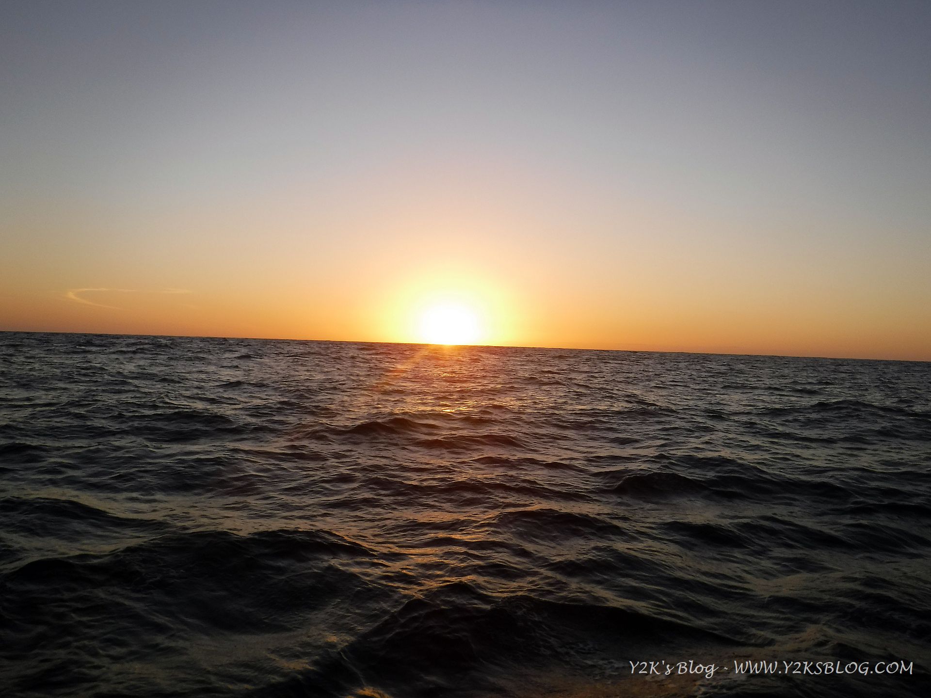 Il primo tramonto in rotta verso le Tuamotu