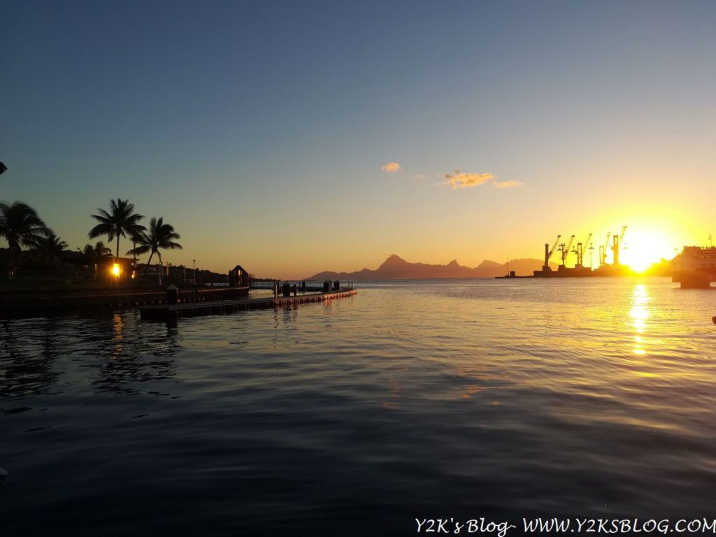 Marina di Papeete con Moorea sullo sfondo